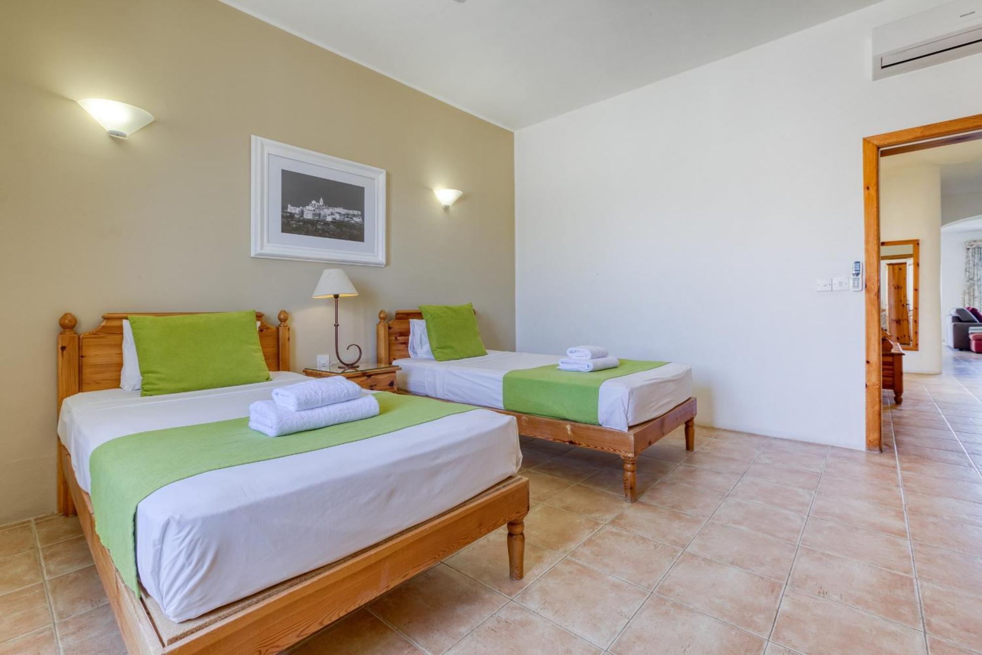 Ta Frenc Apartments Ghasri  Ngoại thất bức ảnh